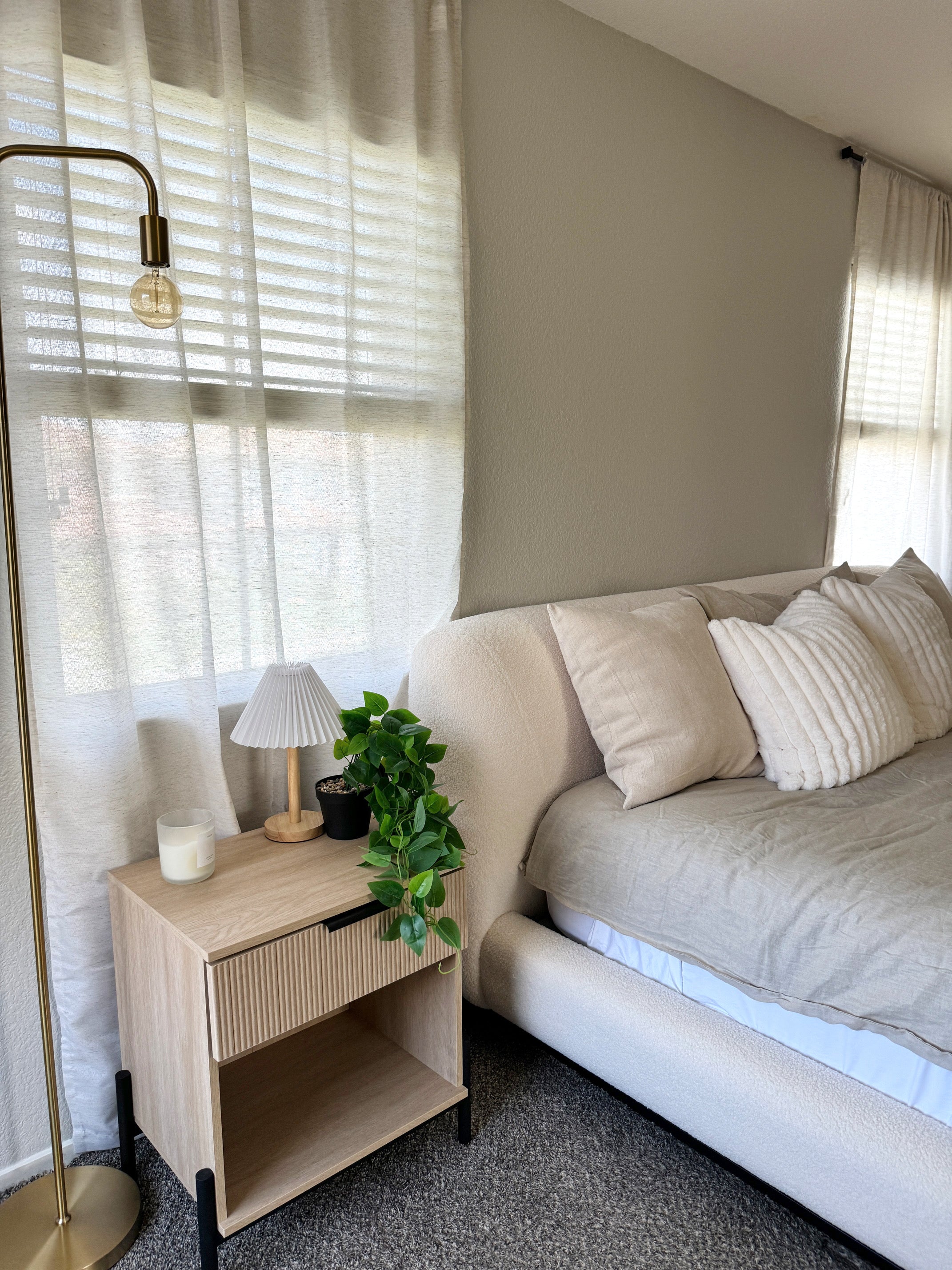 Lambra Upholstered Bed