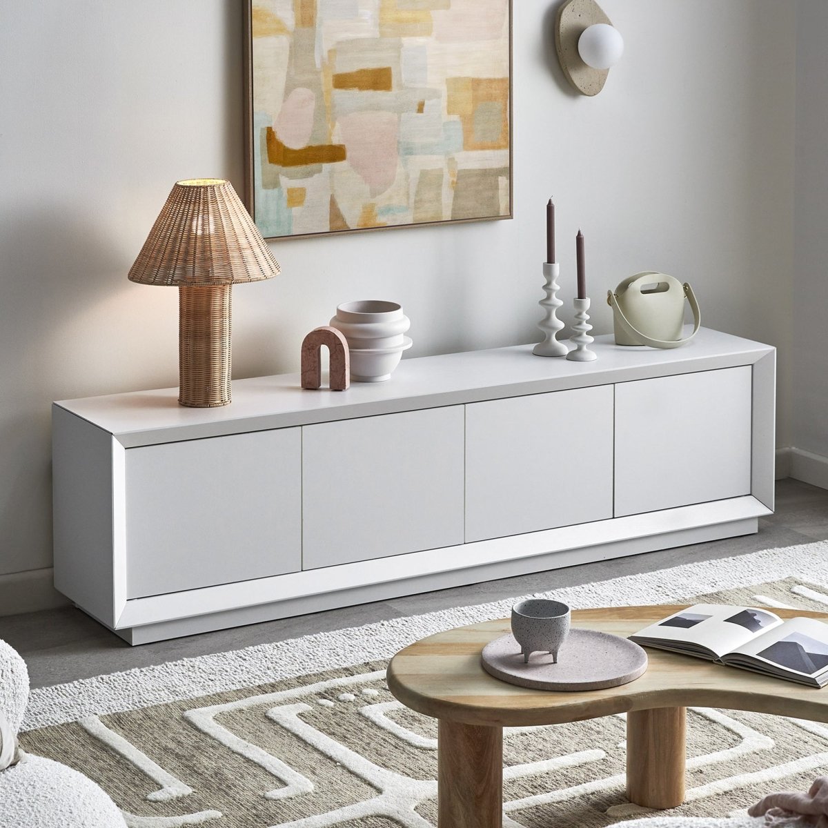 Elara Retro TV Console - Exclusivia