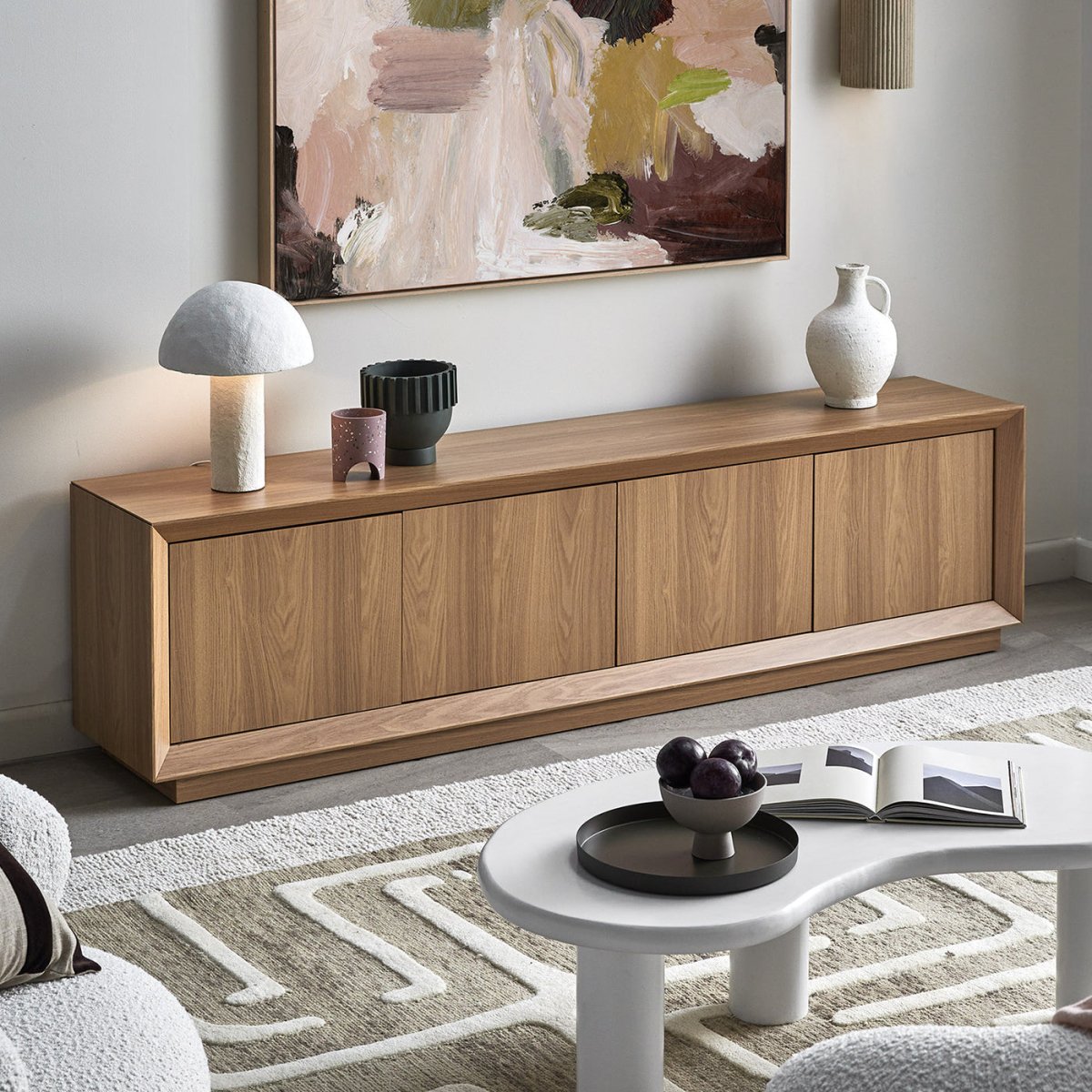 Elara Retro TV Console - Exclusivia