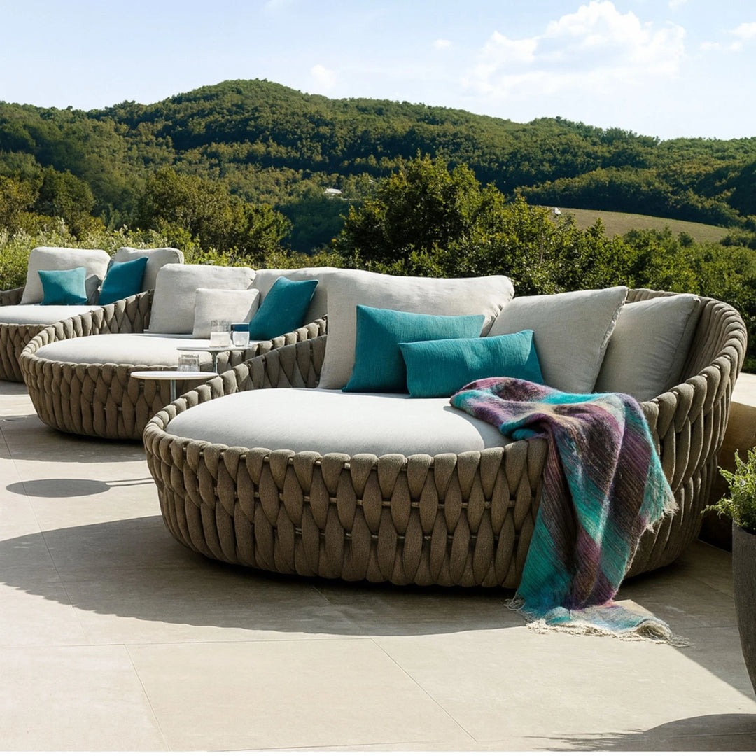 SOLARA Woven Outdoor Daybed