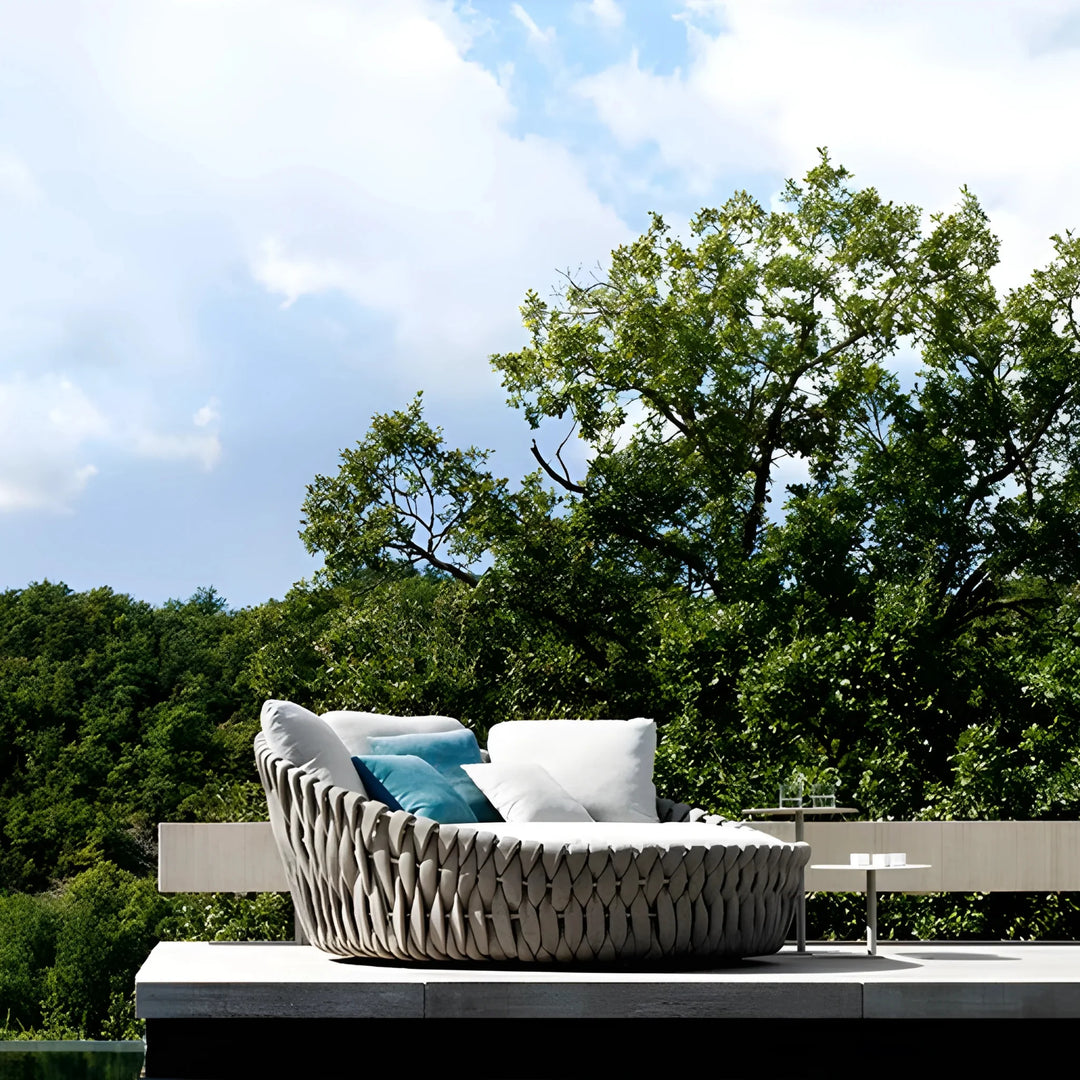 SOLARA Woven Outdoor Daybed